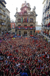 La plantilla, el cuerpo técnico y la directiva del C.A. Osasuna celebró en la sede del Gobierno de Navarra y en el Ayutamiento de Pamplona el ascenso a Primera División.