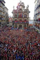 La plantilla, el cuerpo técnico y la directiva del C.A. Osasuna celebró en la sede del Gobierno de Navarra y en el Ayutamiento de Pamplona el ascenso a Primera División.