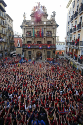 La plantilla, el cuerpo técnico y la directiva del C.A. Osasuna celebró en la sede del Gobierno de Navarra y en el Ayutamiento de Pamplona el ascenso a Primera División.