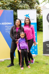 Más de 70 personas se acercaron al club C.D. Larraina para sumar kilómetros en un evento de zumba enmarcado dentro de la iniciativa 'Reto solidario' organizada por Fundación Diario de Navarra y Obra Social “la Caixa”. Esta actividad fue promocionada por la Asociación de Entidades Deportivas y de Ocio de Navarra (AEDONA) y sus 11 clubes, que colaboran en este reto con un ambicioso objetivo: lograr 200.000 km en ocho semanas.