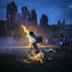 Los navarros celebraron la noche del 23 al 24 de junio, la considerada más corta del año, la tradicional fiesta con las hogueras.