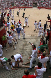 Imágenes del primer encierro de los sanfermines 2019 protagonizado por toros de Puerto de San Lorenzo.
