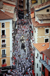 Imágenes del primer encierro de los sanfermines 2019 protagonizado por toros de Puerto de San Lorenzo.