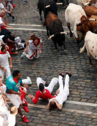 Imágenes del segundo encierro de los sanfermines 2019 protagonizado por toros de Cebada Gago.