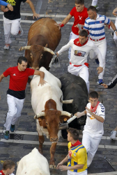 Imágenes del sexto encierro de los sanfermines 2019 protagonizado por toros de Núñez del Cuvillo.