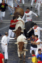 Imágenes del sexto encierro de los sanfermines 2019 protagonizado por toros de Núñez del Cuvillo.