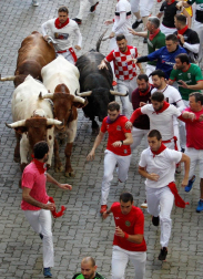 Imágenes del sexto encierro de los sanfermines 2019 protagonizado por toros de Núñez del Cuvillo.