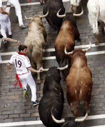 Imágenes del sexto encierro de los sanfermines 2019 protagonizado por toros de Núñez del Cuvillo.