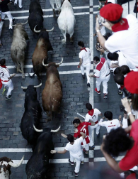 Imágenes del sexto encierro de los sanfermines 2019 protagonizado por toros de Núñez del Cuvillo.