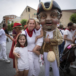 Fotos del recorrido de los gigantes y cabezudos de Pamplona del día 9 de julio de San Fermín 2019