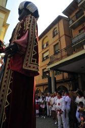 Todas las fotos del cohete de fiestas de Peralta 2019, en el que decenas de vecinos se dieron cita en la plaza de la localidad navarra para dar la bienvenida a nueve días de fiesta en honor a la Virgen de Nieva.