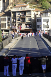 Fotos del primer encierro del puente de fiestas de Peralta y de la charanga 'Las Tetas'
