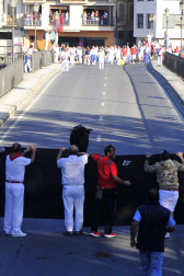 Fotos del primer encierro del puente de fiestas de Peralta y de la charanga 'Las Tetas'