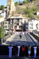 Fotos del primer encierro del puente de fiestas de Peralta y de la charanga 'Las Tetas'