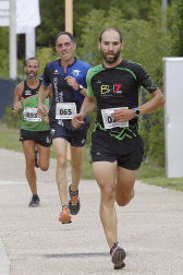 Cerca de 230 corredores tomaron parte este domingo por la mañana en la octava edición del Cross de Arre 'Vuelta a la torre', que inscribió en su palmarés los nombres de dos ilustres como Antonio Etxeberria (Beste Iruña) y Henar Etxeberria (Hiru Herri) en su prueba absoluta de 8 kilómetros.