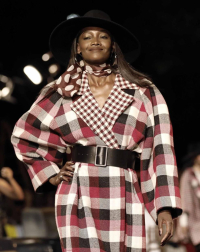 Fotos del desfile organizado por el diseñador y la actriz, una de las citas clave de la Fashion Week de Nueva York