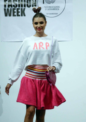 La diseñadora española encabezó la pasarela de Diseñadores de Latinoamérica, desarrollada en el marco de la última jornada de la Fashion Week