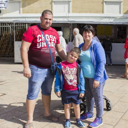 El domingo 8 de septiembre los vecinos de Ayegui dieron cierre a cuatro días de fiesta. Por la mañana, los niños pudieron pasar un rato divertido en el rebote, con la celebración de la fiesta de la espuma. Durante el resto de la jornada, las mujeres fueron las protagonistas del día, con comida popular y conciertos en su honor.