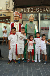 La jornada del lunes 16 de septiembre los mayores de Sangüesa celebraron de forma especial las fiestas de su ciudad. Durante la mañana, las dianas, los encierros y los bailes de la comparsa ambientaron las calles del centro, en una jornada soleada que multiplicó el buen ambiente festivo.