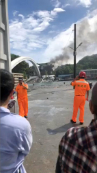 El desplome de un puente en el puerto de Nanfang'ao, al noreste de Taiwan, ha sepultado bajo toneladas de hormigón tres barcos pesqueros y han dejado atrapadas a varias personas.
