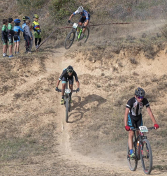 La localidad de Tierra Estella acogió este domingo al disputa de la prueba ciclista.