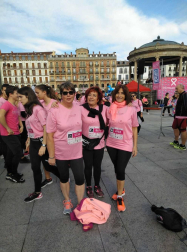 Imágenes de la carrera solidaria contra el cáncer de mama organizada por Saray.