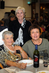 El pasado jueves 28 de noviembre, los habitantes de la localidad navarra de Cadreita pudieron disfrutar en familia o entre amigos de un concurso de tortillas de patata y de una degustación de las tortillas presentadas. El premio al mejor plato era un jamón y un lote de vino, lo mejor para entrar en los preparativos de Navidad.