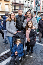 El pasado viernes, un ambiente festivo se podía sentir en el centro de la capital navarra. Mientras los mayores buscaban tomar un vermú o un pincho, los pequeños esperaban con ganas volver a ver el fabuloso baile de los gigantes de la comparsa de Pamplona durante para la festividad de San Saturnino.