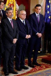 El Congreso ha acogido este viernes, 6 de diciembre, el acto central del cuadragésimo primer aniversario de la aprobación en referéndum de la Constitución de 1978, una ceremonia en la que se han estrenado sus anfitrionas, las presidentas del Congreso, Meritxell Batet, y del Senado, Pilar Llop, así como parlamentarios elegidos por primera vez el 28 de abril o el 10 de noviembre y presidentes autonómicos que apenas llevan medio año en el cargo.