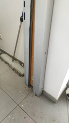 Desconocidos asaltaron las instalaciones del club estellés para hacerse con la recaudación del día anterior y causaron destrozos considerables.