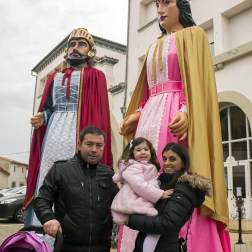 Desde el sábado 30 de noviembre hasta el domingo 8 de diciembre, los habitantes de Lerín tuvieron la suerte de celebrar las fiestas de diciembre de su pueblo. A lo largo de la semana se pudo participar en un sinfín de actividades: comidas populares, conciertos, bingo, torico de fuego... Pero no fue hasta el pasado domingo cuando los gigantes y cabezudos salieron a las calles.