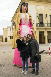 Desde el sábado 30 de noviembre hasta el domingo 8 de diciembre, los habitantes de Lerín tuvieron la suerte de celebrar las fiestas de diciembre de su pueblo. A lo largo de la semana se pudo participar en un sinfín de actividades: comidas populares, conciertos, bingo, torico de fuego... Pero no fue hasta el pasado domingo cuando los gigantes y cabezudos salieron a las calles.