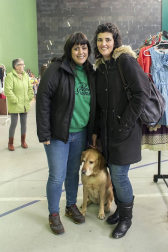 Los vecinos de Zulueta organizaron el pasado viernes un mercadillo de Navidad. Los amigos y las familias tuvieron la oportunidad de comprar los últimos regalos antes de Nochebuena y reunirse para disfrutar de las actividades organizadas durante la feria, como los sorteos o la entrega de cartas al Olentzero.