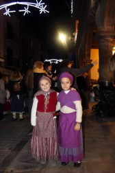 Como cada 24 de diciembre, Olentzero llegó a Sangüesa. Nadie quiso perderse la visita del carbonero en la que es una de las noches más mágicas de la Navidad. Chocolatada, castañas, los zanpantzar... Nada faltó para el disfrute de todos los sangüesinos.