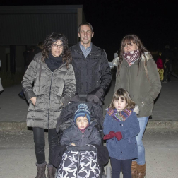 El pasado fin de semana, pequeños y mayores salieron a las calles de la localidad navarra de Allo para arropar a sus Reyes Magos. Los caramelos y las sonrisas volaron por los aires un año más para felicidad de todos y los niños volvieron a sus casas con los brazos cargados y los corazones llenos de ilusiones.