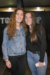 Ana Guerra y Cepeda, dos de los artistas más queridos de la pasada edición de Operación Triunfo, actuaron conjuntamente en la sala Totem de Villava el pasado viernes. Unidos dentro de la gira ImaginBank, ambos cantantes fueron desgranando algunos de sus nuevos éxitos como 'Esta vez', en el caso de Cepeda, o 'Bajito', primer single del nuevo disco de Ana Guerra, que ha bautizado 'Reflexión'.