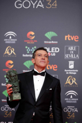 Los galardonados posaron con su premio tras la gala ceelbrada en el Martín Carpena de Málaga.