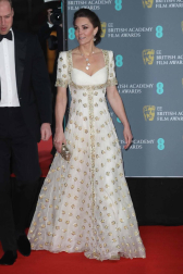 El negro, salvo algunas excepciones, fue el rey de la alfombra roja de los Bafta del cine británico.