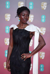 El negro, salvo algunas excepciones, fue el rey de la alfombra roja de los Bafta del cine británico.