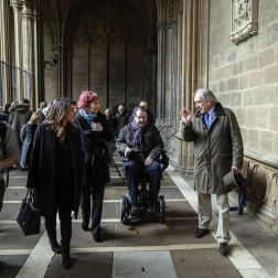 Imágenes de la visita guiada a la presentación de la finalización de las obras de restauración del claustro gótico de la Catedral de Pamplona.