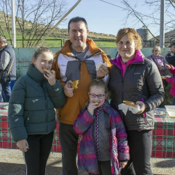 La tostada y el aceite celebraron su unión el pasado domingo 23 de febrero, Día de la Tostada y la Fiesta del Aceite de Navarra. Una cita que los 'sopicones', vecinos de Arróniz, esperaron con ganas para poder probar una rebanada de la hogaza más tierna bañada con el exquisito aceite de la última temporada.