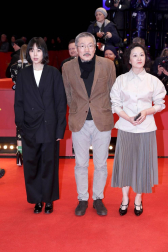 Fotografías de la alfombra roja y de la entrega de premios de la 70ª edición de la Berlinale, que ha otorgado el Oso de Oro a la película iraní 'There is no Evil'.