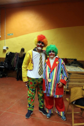 La localidad de Aibar celebró el pasado sábado 29 de febrero su tradicional carnaval. Grandes y pequeños salieron a la calle y pasaron por el auditorio Álvaro Aldunate para disfrutar un año más de una fiesta que contó con la música de la txaranga y una deliciosa chocolatada.