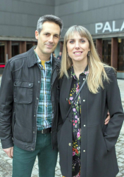 El musical 'West Side Story' aterrizó en Baluarte para deleite de los asistentes, que pudieron disfrutar de uno de los musicales más importantes del teatro universal. Grandes y pequeños se acercaron hasta el auditorio para disfrutar de la partitura de Leonard Bernstein, una de las mejores en la historia de los musicales.