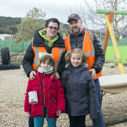 Charlas medioambientales, exhibición de vuelo de aves rapaces, exhibiciones de perros pastores, conciertos, pintacaras... El pasado domingo 8 de marzo no faltó nada en la Granja Escuela Basabere de Lezáun durante la celebración de sus Jornadas Benéficas 2020, organizadas por la Asociación Veterinaria Basati.