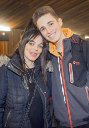 Dos años después de su última actuación en el auditorio pamplonés la cantante cordobesa de flamenco/pop India Martínez colgó el cartel de 'No hay entradas' en el concierto donde presentó las canciones de su séptimo álbum 'Te cuento un secreto'. La cantante aseguró que en Pamplona siempre le tratan bien: “Me jalean y cantan conmigo”.