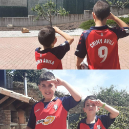 Los lectores de Diario de Navarra posan con la camiseta de sus equipos preferidos durante el confinamiento en sus casa con motivo de la pandemia de coronavirus.