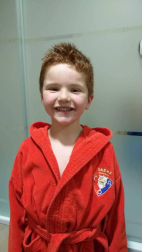 Los lectores de Diario de Navarra posan con la camiseta de sus equipos preferidos durante el confinamiento en sus casa con motivo de la pandemia de coronavirus.