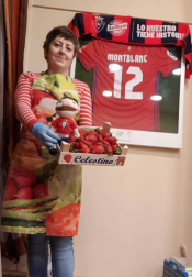 Los lectores de Diario de Navarra posan con la camiseta de sus equipos preferidos durante el confinamiento en sus casa con motivo de la pandemia de coronavirus.