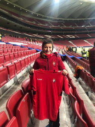 Los lectores de Diario de Navarra posan con la camiseta de sus equipos preferidos durante el confinamiento en sus casa con motivo de la pandemia de coronavirus.